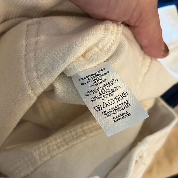 Ann Taylor The Patch Pocket Corduroy Flare Pant in Winter White, size 8 - Picture 8 of 9